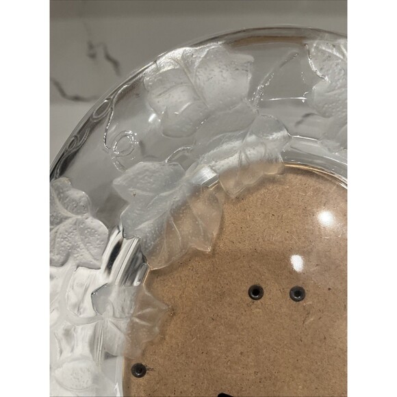 VTG FIFTH AVENUE CRYSTAL GLASS SIGNATURES OVAL  5x7 PICTURE FRAME - Picture 2 of 5